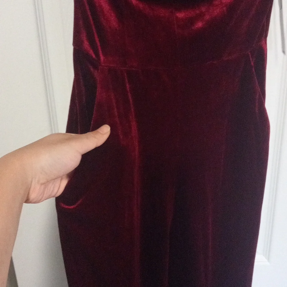 Premier Amour wine colored velour sleeveless jumpsuit size 2 - Picture 2 of 6